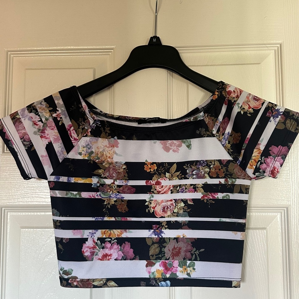 BOGO ⚡️ Floral stripes short sleeves crop top